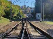 В Сочи мужчина попал под электричку и остался жив
