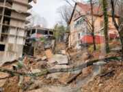 Оползень в Сочи повредил трехэтажный жилой дом