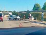 В Сириусе после столкновения с такси автомобиль вылетел в кювет